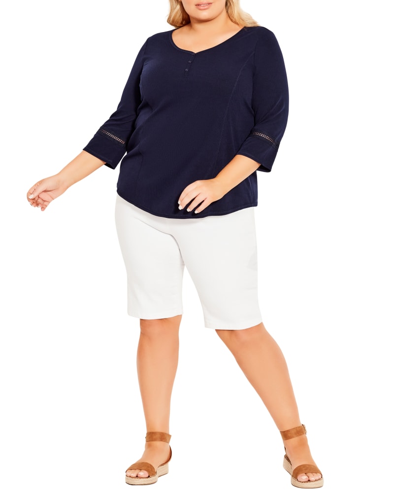 Front of a model wearing a size 20 Henley Rib Top in Navy by avenue. | dia_product_style_image_id:310451